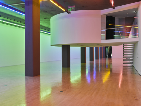 Dan Flavin, untitled (for Ksenija), 1994, Städtische Galerie im Lenbachhaus und Kunstbau München, Schenkung von Heiner und Philippa Friedrich im Andenken an ihre Eltern Erika und Harald Friedrich und Dominique und John de Menil © Estate of Dan Flavin / VG Bild-Kunst, Bonn 2018. Foto: Simone Gänsheimer, Lenbachhaus