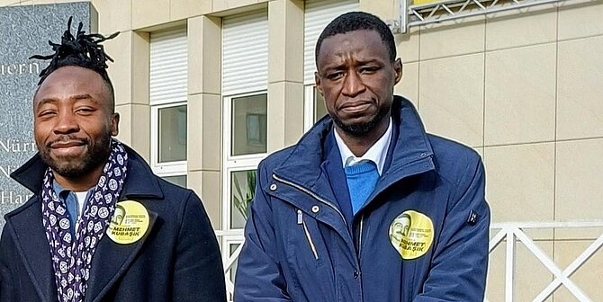 Wax & Roots – Nähen mit Herkunft mit Sidy Dramé & Rod William Dountio & Solidaritätskreis Justice4Mouhamed