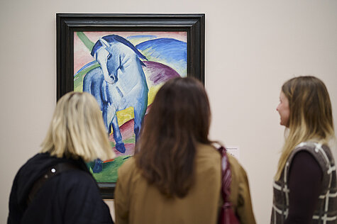 Ausstellungsansicht, Über die Welt hinaus. Der Blaue Reiter, Städtische Galerie im Lenbachhaus und Kunstbau München, 2026. Foto: Lukas Schramm, Lenbachhaus