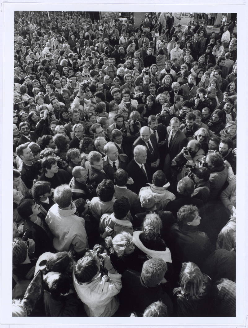 Barbara Klemm, Willy Brandt an der Mauer, Berlin, 10. November 1989