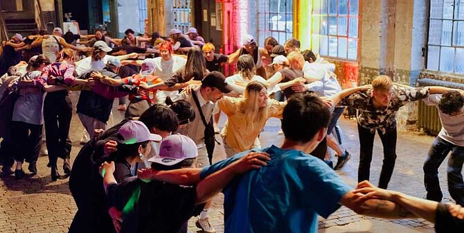 Mit: Clara Reiner, René Alejandro Huari Mateus, Jacob Bussmann, Frédéric De Carlo