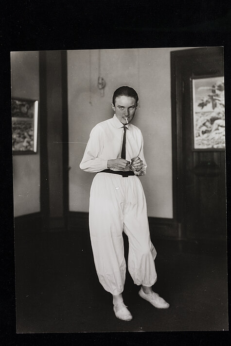 August Sander, Frau eines Malers (Helene Abelen), ca. 1926, Gelatineentwicklungspapier, Münchner Stadtmuseum. Foto: Münchner Stadtmuseum, © Die Photographische Sammlung / SK-Stiftung Kultur – August Sander Archiv, Köln: bei der VG Bild-Kunst, Bonn 2026