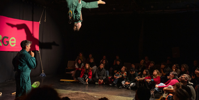 Post-antropozentrischer Zirkus mit Tattoo-Workshop