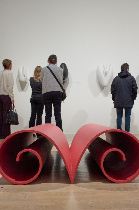 Ausstellungsansicht, Iman Issa. Lass uns spielen, Städtische Galerie im Lenbachhaus und Kunstbau München, 2025. Foto: Ernst Jank, Lenbachhaus