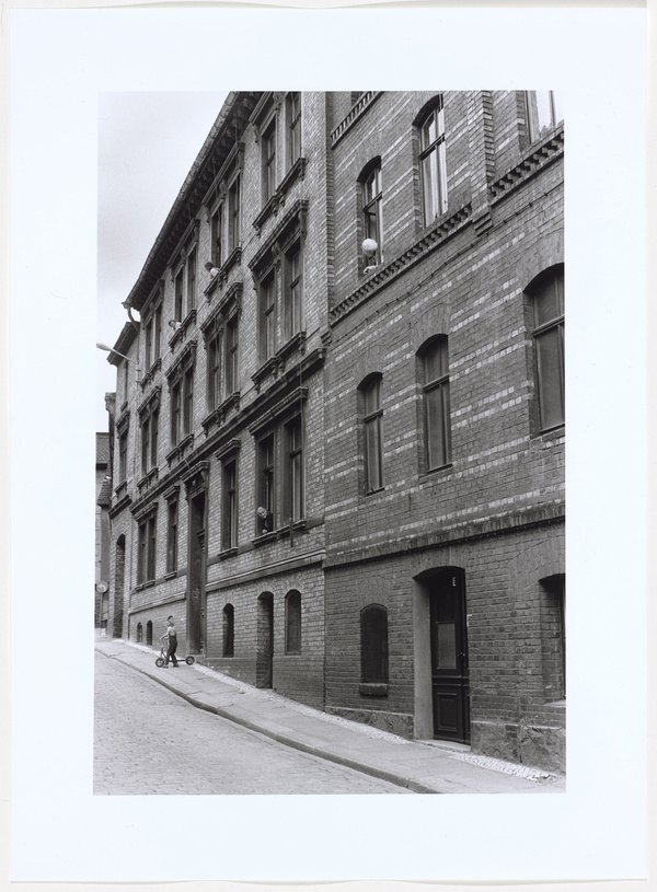 Helga Paris, Aus der Mappe: "Häuser und Gesichter, Halle 1983-1985", 1983-1985