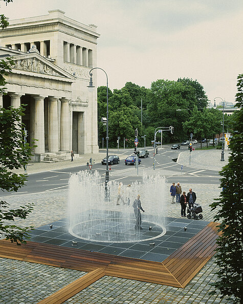 Jeppe Hein, Space in Action / Action in Space, 2002/21, Lenbachhaus, purchased with the support of Jubiläums-Stiftung der Deutsche Bank AG Filiale München for the benefit of Lenbachhaus, Courtesy KÖNIG GALERIE, Berlin, 303 GALLERY, New York, and Galleri Nicolai Wallner, Kopenhagen. Photo: Simone Gänsheimer, Lenbachhaus