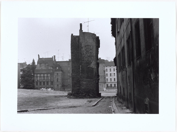 Helga Paris, Aus der Mappe: "Häuser und Gesichter, Halle 1983-1985", 1983-1985